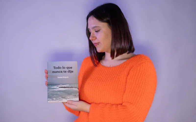 Gemma Delgado Bosch emociona al público con su primer poemario