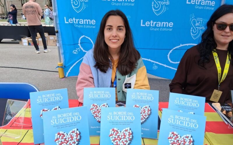 Begoña Moro Rodríguez emociona en Sant Jordi con su libro “Al borde del suicidio. Un libro para quienes han decidido irse, pero aún siguen aquí”