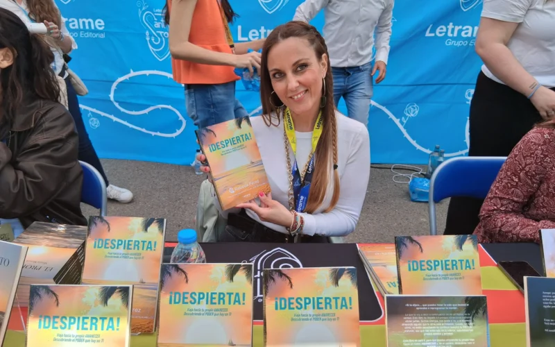 Rebeca Pérez Giménez presenta su primer libro en Sant Jordi 2025: un viaje transformador hacia el despertar personal