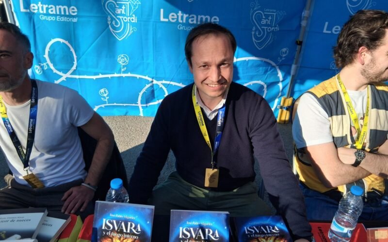 José Pablo Miguélez firmó su obra Isvara y el fuego interno en Sant Jordi 2025 con la Editorial Letrame