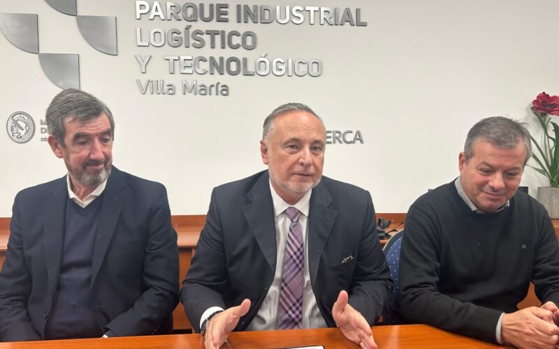 Importantes economistas y empresarios analizaron el presente de las PyMEs