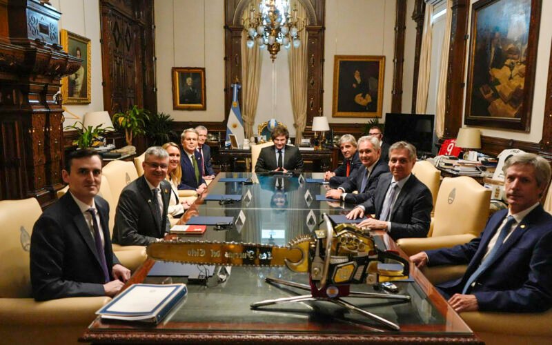 Caputo afirmó que EEUU seguirá comprando pesos y que el acuerdo “no va a perjudicar a los argentinos»