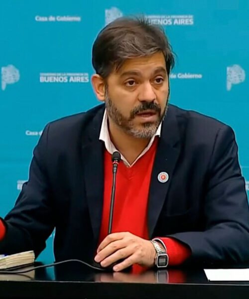 Conferencia de prensa en la gobernación bonaerense