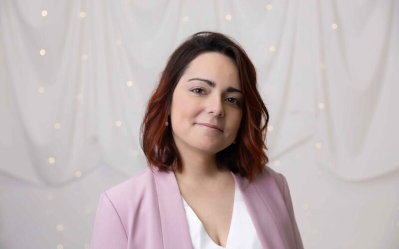 Laura Benavent Merino da voz al duelo perinatal con una historia de valentía y sanación