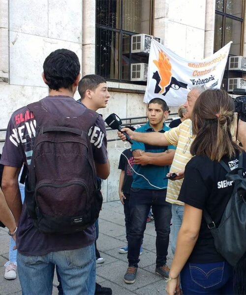 Rosario: comienza el juicio a 21 policías por un caso de violencia institucional