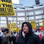 Trump, en modo teócrata, amenaza con arrasar Irán