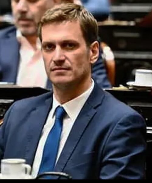 Insólito: diputado del PRO compró un rifle de aire comprimido por internet y le llegó a su despacho en el Congreso