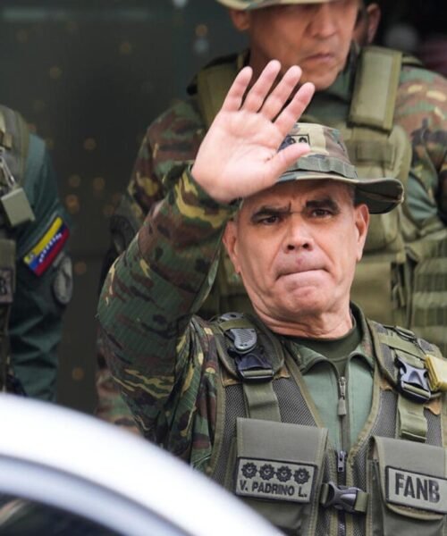 Delcy Rodríguez reemplaza Vladimir Padrino López al frente de Defensa