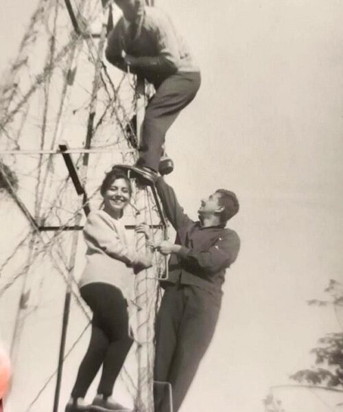 La historia también se encuentra revolviendo viejos placares