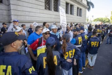 Ajuste a palazos: el Gobierno volvió a reprimir el histórico reclamo de los jubilados