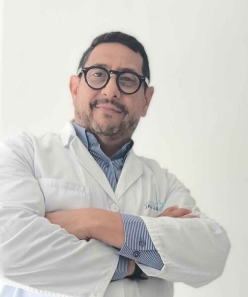 VINICIO VILLALOBOS ORTEGA EXAMINA LAS GRIETAS ÉTICAS DE LA SANIDAD EN SU ENSAYO ‘VIOLENCIA EN LA ESTRUCTURA HOSPITALARIA. ¿COSTUMBRE, NECESIDAD O SILENCIOS CÓMPLICES?’