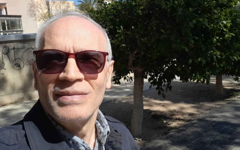 Rafael Ortiz Abellán rescata la memoria emocional de toda una generación en una novela íntima y profundamente humana 