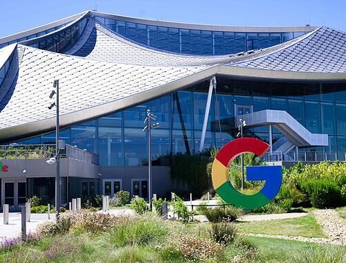 Acusan a un empleado de Google en EEUU de usar datos confidenciales para ganar 1 millón de dólares en una plataforma de apuestas