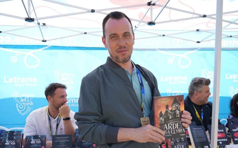 Sant Jordi consagra el thriller literario: Jordi Catalán presenta “Arde Villa Elvira”, galardonada en los Premios Letrame