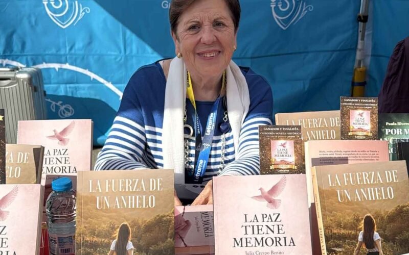 Julia Crespo reivindica la memoria y la reconciliación emocional en su universo literario