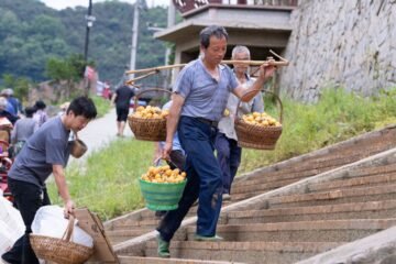 China ya no espera a que sean pobres: amplía los planes asistenciales