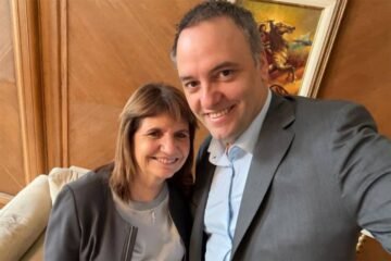 Bullrich sigue presionando a Adorni: presentó su declaración jurada 70 días antes de que venza el plazo legal