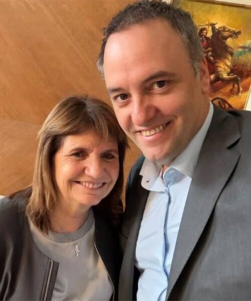 Bullrich sigue presionando a Adorni: presentó su declaración jurada 70 días antes de que venza el plazo legal