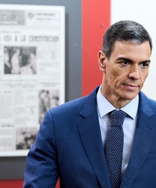 Pedro Sánchez está contra las cuerdas, pero da pelea