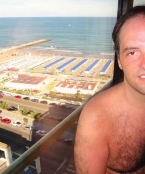 A la cama con Adorni: $ 8 millones en sábanas de lujo se suman a los gastos premium del jefe de Gabinete