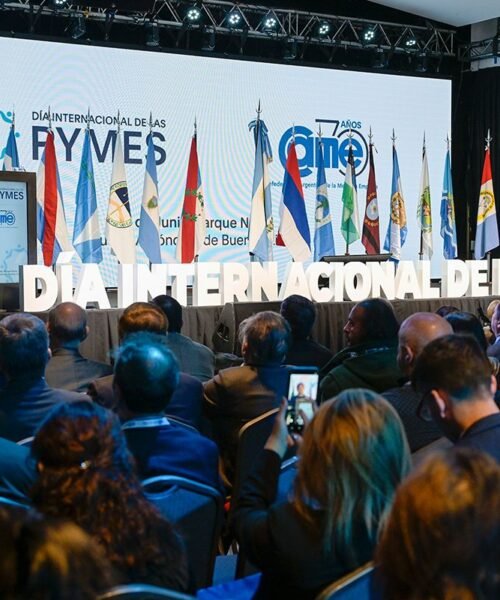 Ante empresarios de todo el país, Kicillof aseguró que el modelo de Milei «destruye a las pymes»