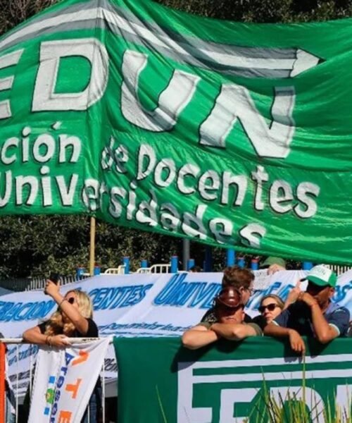 Docentes universitarios realizan un nuevo paro de 48 horas y exigen la convocatoria inmediata a paritarias