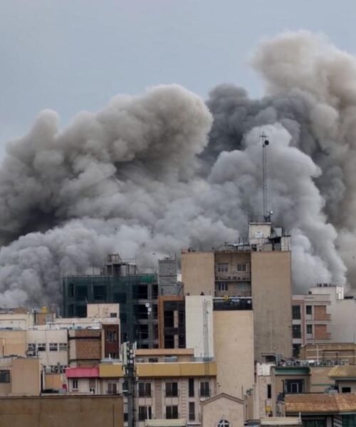 Irán acusa a EEUU de violar el alto el fuego y lanza ataques contra sus bases del Golfo