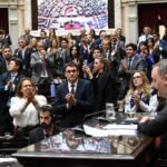 Adorni en el ojo de la tormenta: los senadores que responden a Macri votarán la moción para removerlo