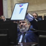 Acusaciones cruzadas y sospechas de un pacto por la caída de la sesión que trataría la situación de Adorni