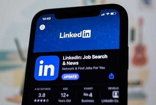 LinkedIn estrena un botón para denunciar «basura» creada con inteligencia artificial