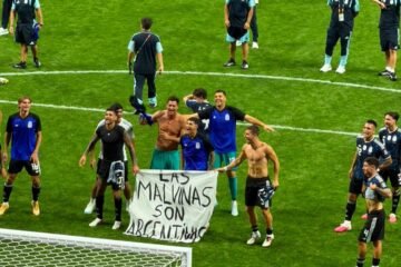 Milei volvió a criticar a los jugadores de la Selección por la bandera de Malvinas