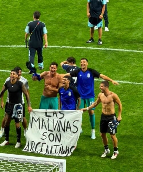 Milei volvió a criticar a los jugadores de la Selección por la bandera de Malvinas