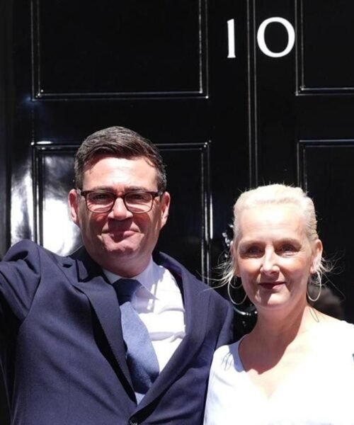 Andy Burnham asumió como primer ministro británico tras la renuncia de Keir Starmer