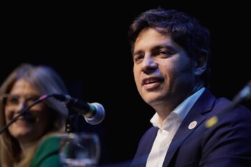 Kicillof participará de una cumbre progresista en Uruguay frente al crecimiento de la derecha en la región