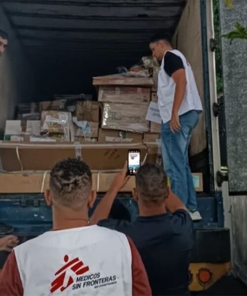 Más de 3.300 rescatistas extranjeros de 27 países colaboran en Venezuela tras el doble terremoto