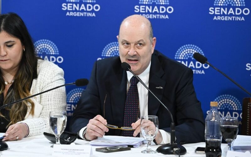 Farmacéuticos en guardia por el nuevo intento de liberar la venta de medicamentos fuera de las farmacias 