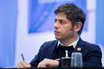 En una cumbre con su tropa, Kicillof pidió «no caer en provocaciones» y dejó abierta la posibilidad de ir a una PASO
