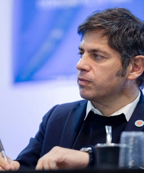 En una cumbre con su tropa, Kicillof pidió «no caer en provocaciones» y dejó abierta la posibilidad de ir a una PASO