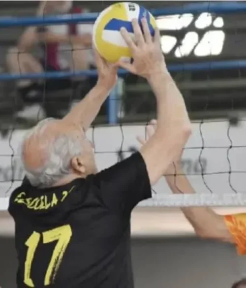Newcom, el deporte que crece entre adultos mayores: mejora la memoria, la coordinación y la toma de decisiones