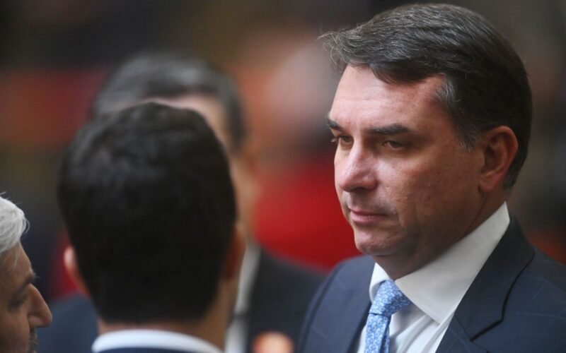 Flávio Bolsonaro culpa a Lula por los nuevos aranceles que Trump le impuso a Brasil