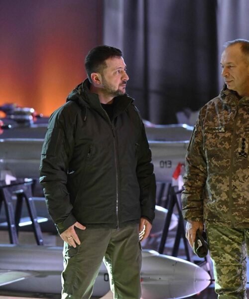 Zelenski remueve al jefe de las FFAA tras el escándalo con su ministro de Defensa