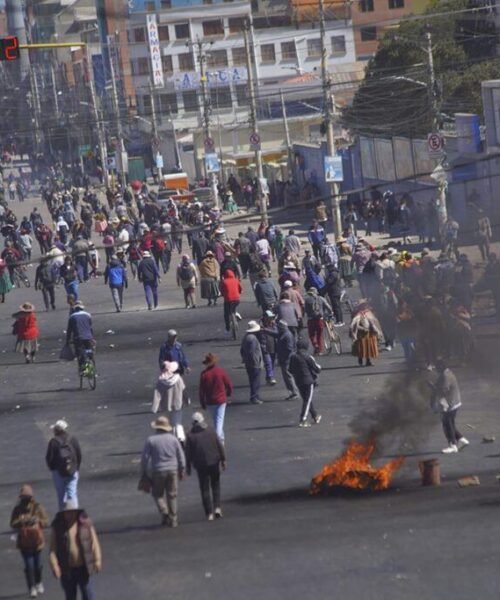 Las dos bandas del gobierno boliviano: acuerdo con el FMI y acoso judicial a Evo