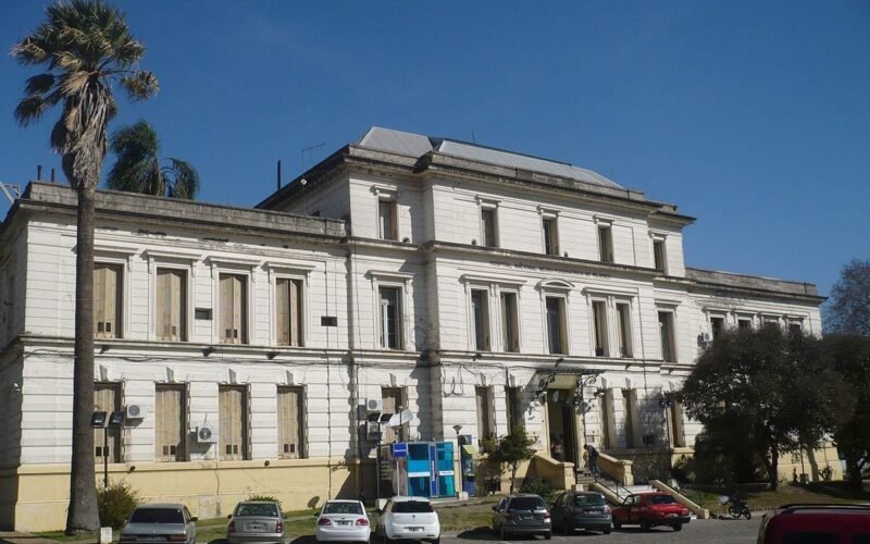 Salud mental en emergencia: denuncian el abandono de los hospitales neuropsiquiátricos de la Ciudad