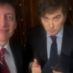Santiago Caputo ensaya un insólito blindaje oficialista y exige que «condecoren» a Milei por su transparencia