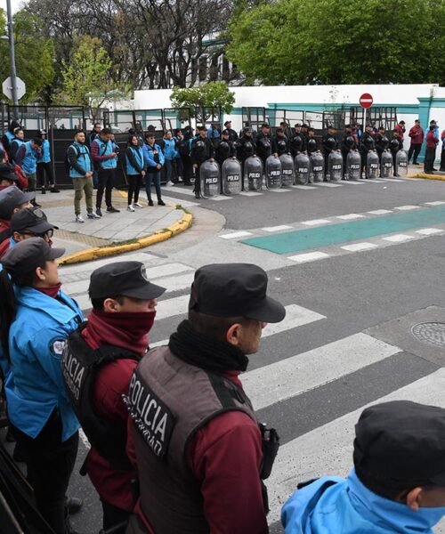 Piden interpelar al ministro de Seguridad porteño por la represión del jueves pasado