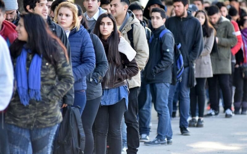 Señales de cansancio social preocupan al FMI y al círculo rojo