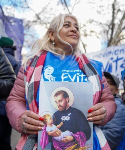 San Cayetano: organizaciones sociales y sindicales volvieron a marchar de Liniers a Plaza de Mayo