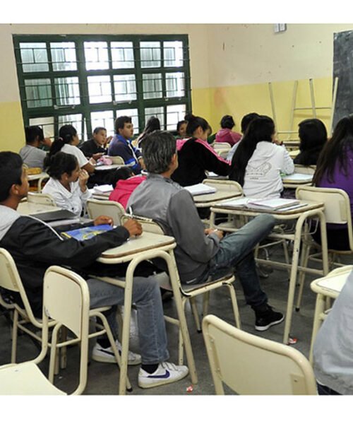 Mientras anuncia la baja en patentes, Jorge Macri suspende cientos de becas a estudiantes vulnerables