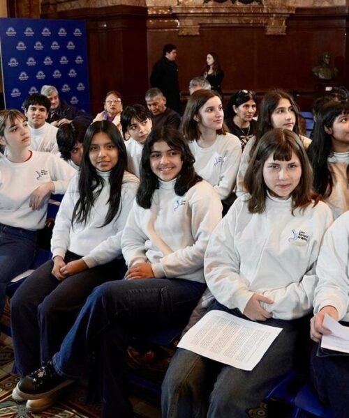 Presentaron en el Senado un proyecto de ley para derogar el decreto de Milei que eliminó el Coro Nacional de Niños