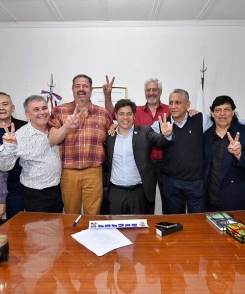 Kicillof avanza en su proyección nacional: visita a Misiones, foto con Passalacqua y críticas a Milei